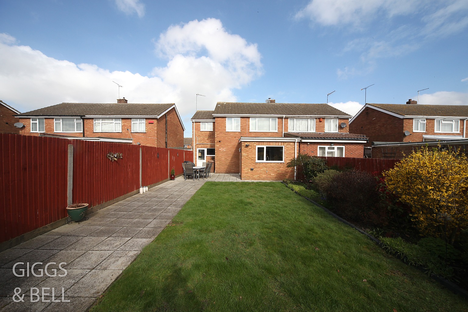 4 bed semi-detached house for sale in Kinross Crescent, Luton  - Property Image 21