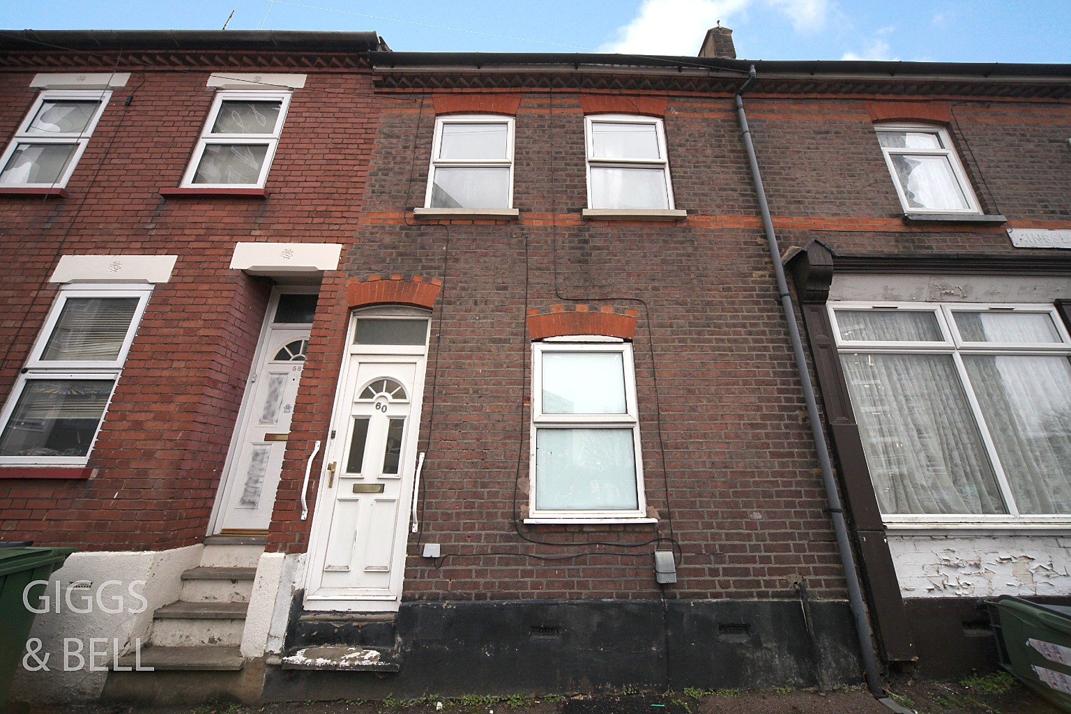 2 bed terraced house for sale in Kingsland Road, Luton, LU1 