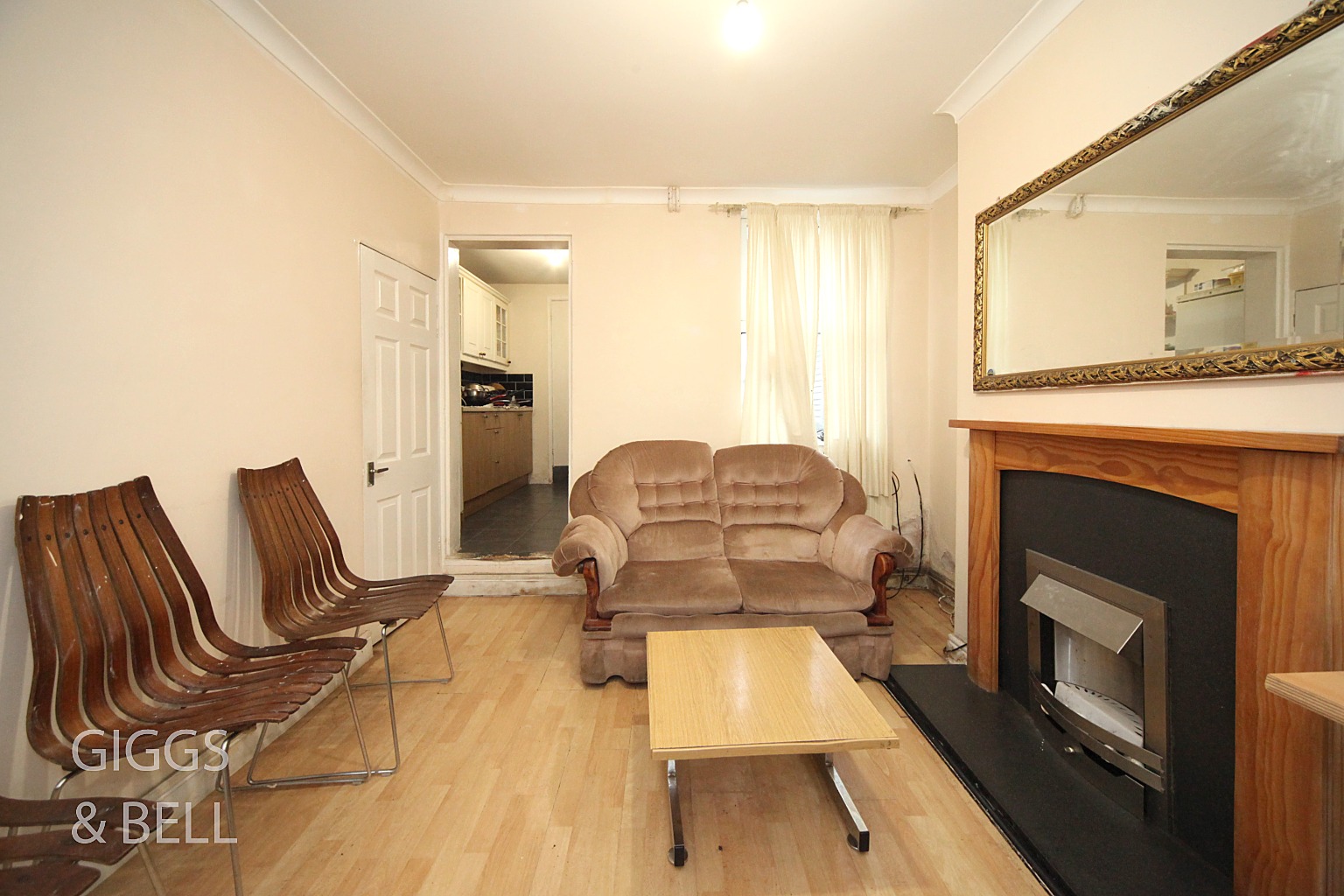 2 bed terraced house for sale in Kingsland Road, Luton 2