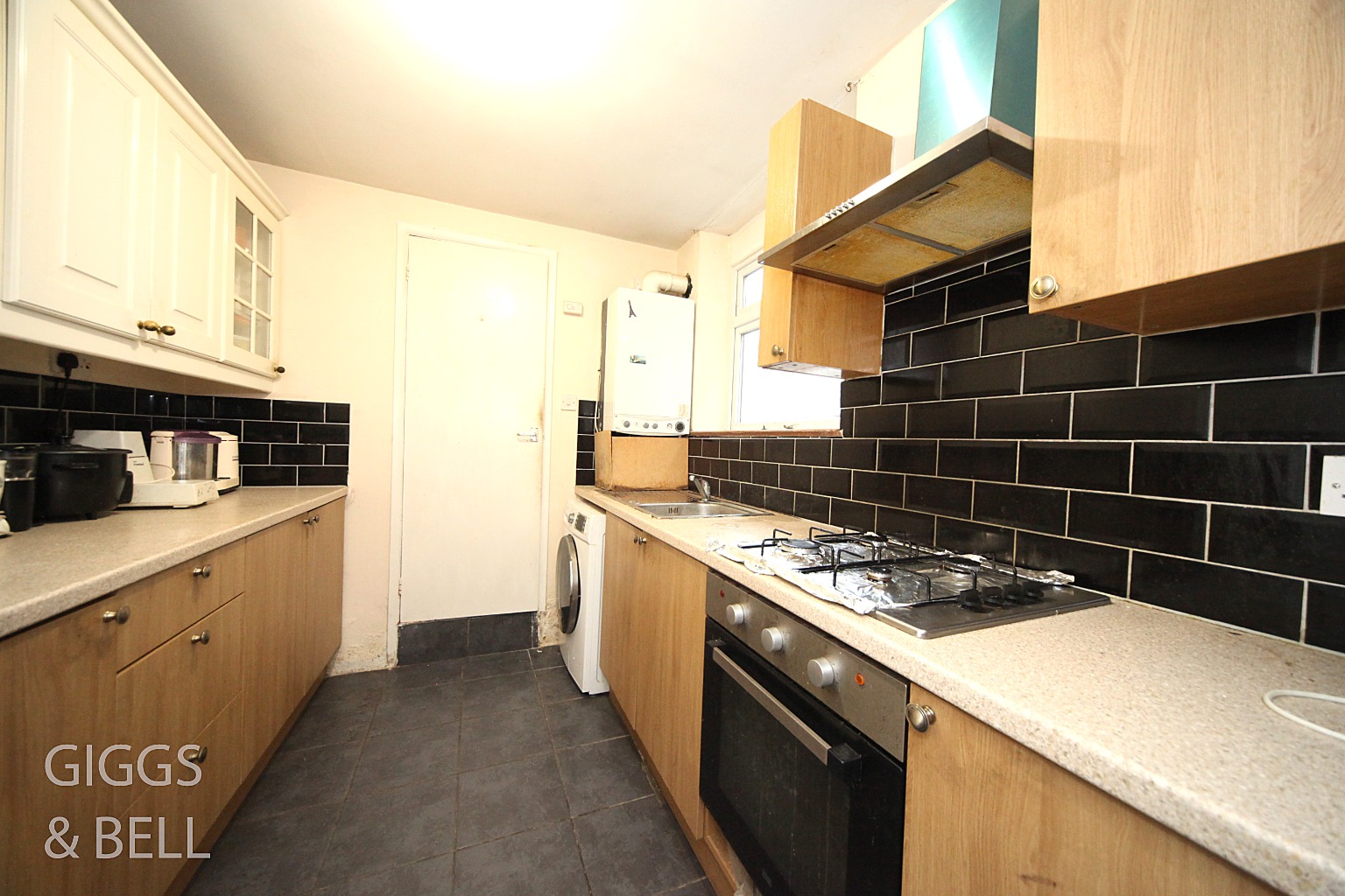 2 bed terraced house for sale in Kingsland Road, Luton 3