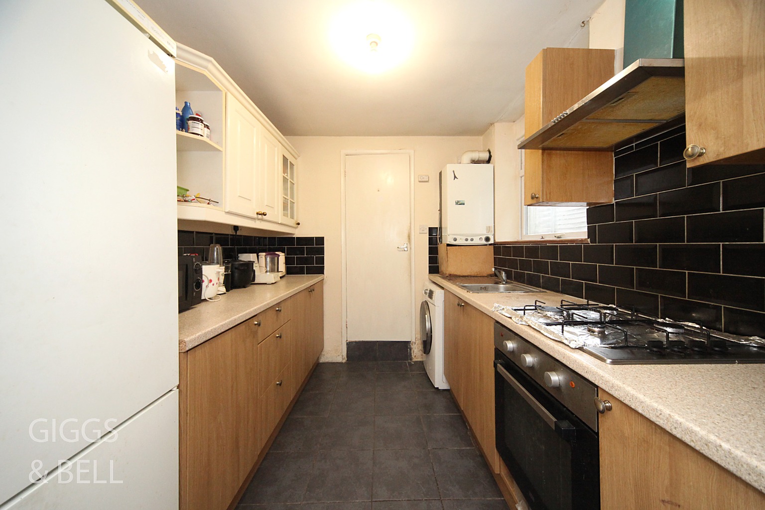 2 bed terraced house for sale in Kingsland Road, Luton 4