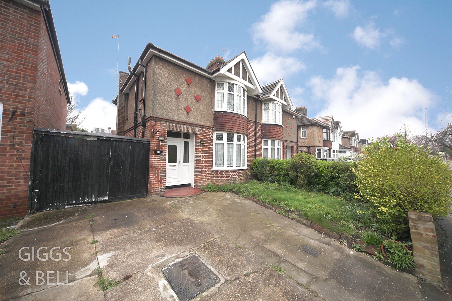 3 bed semi-detached house for sale in Oakley Road, Luton - Property Image 1