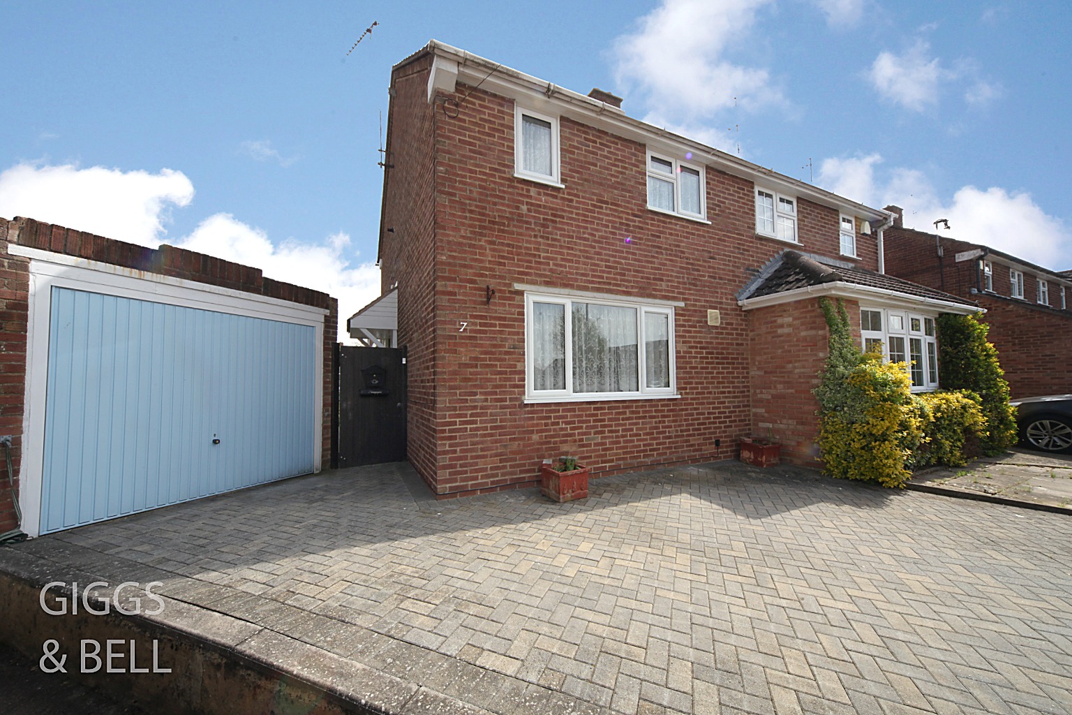 2 bed semi-detached house for sale in Lime Tree Close, Luton  - Property Image 2