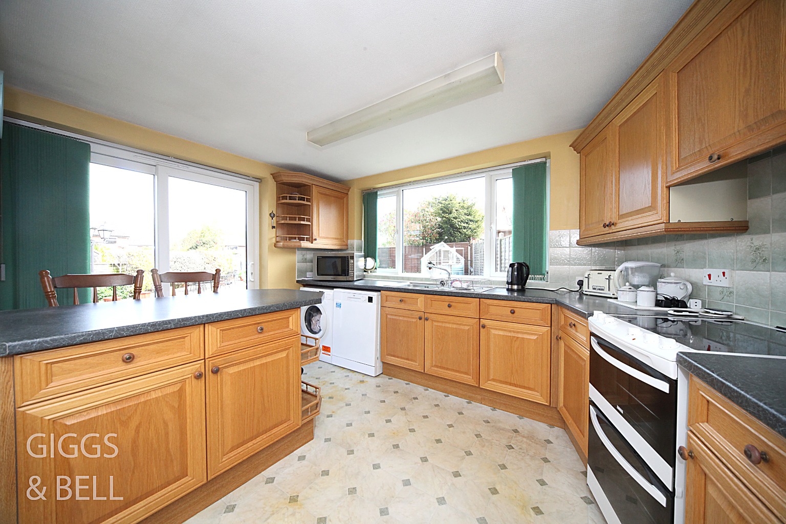 2 bed semi-detached house for sale in Lime Tree Close, Luton 8