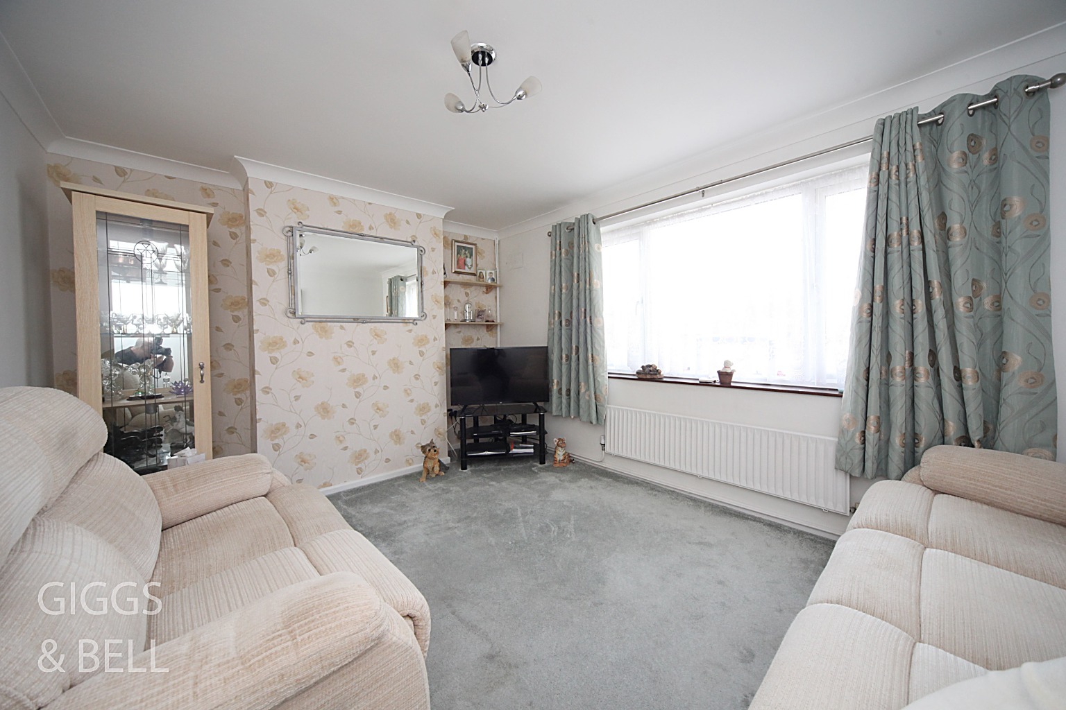 2 bed semi-detached house for sale in Lime Tree Close, Luton  - Property Image 3