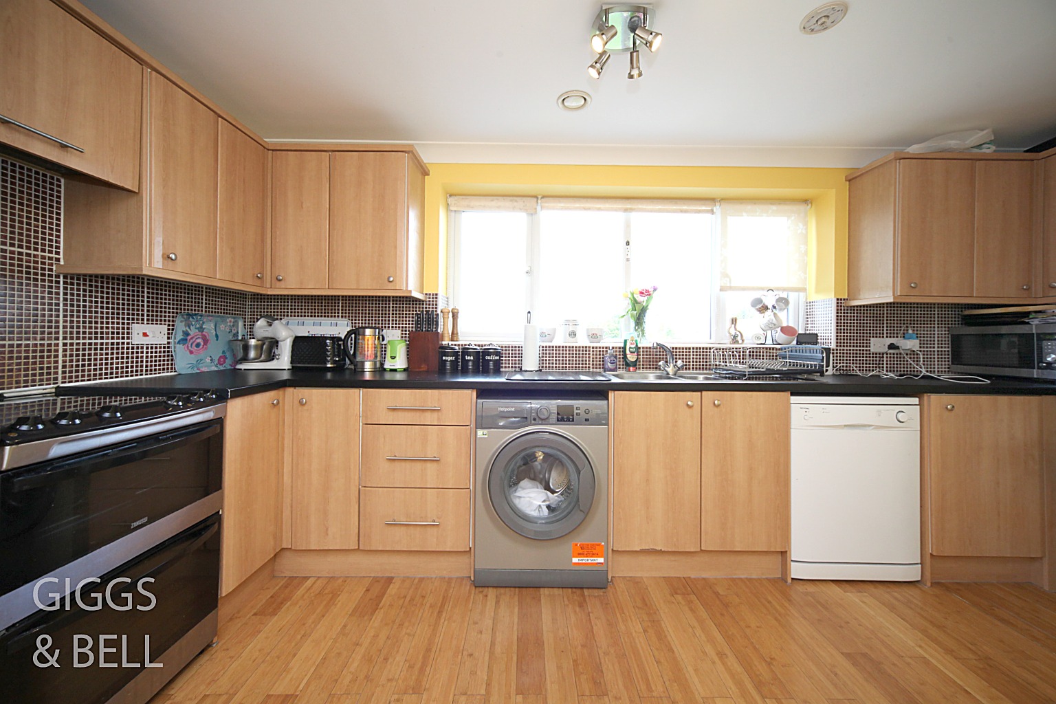 2 bed terraced house for sale in Fermor Crescent, Luton 8