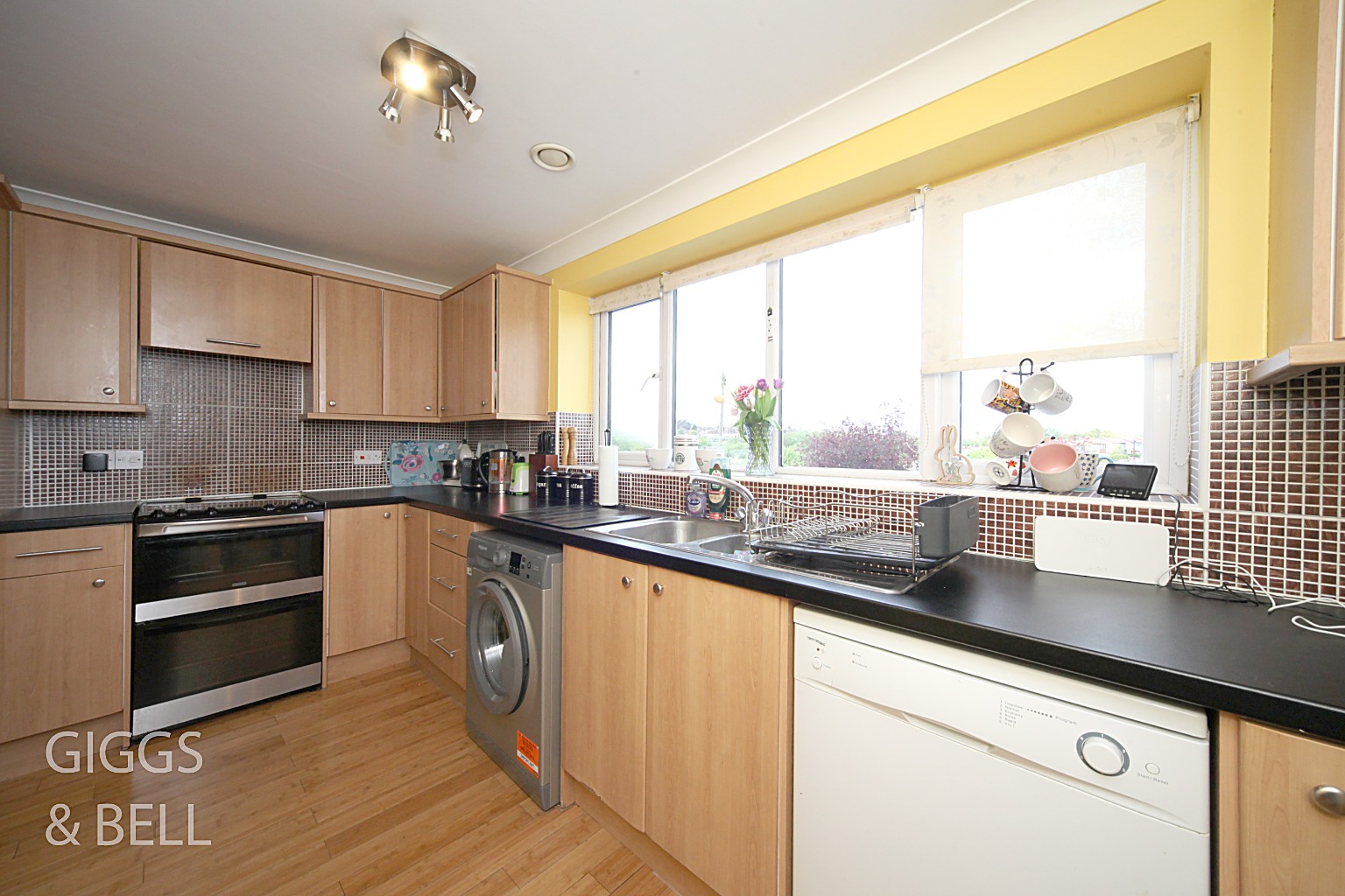 2 bed terraced house for sale in Fermor Crescent, Luton 7