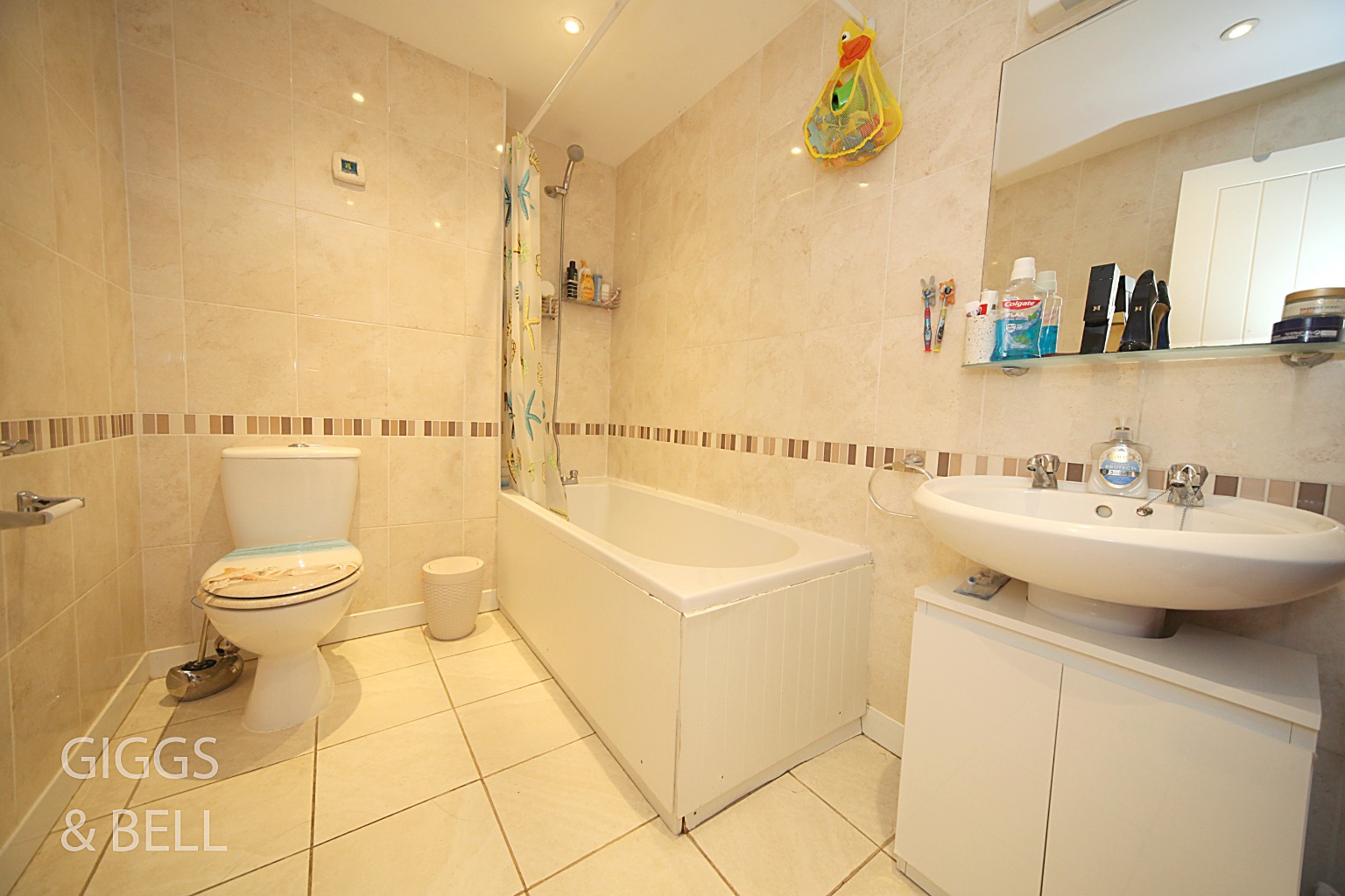 2 bed terraced house for sale in Fermor Crescent, Luton 16