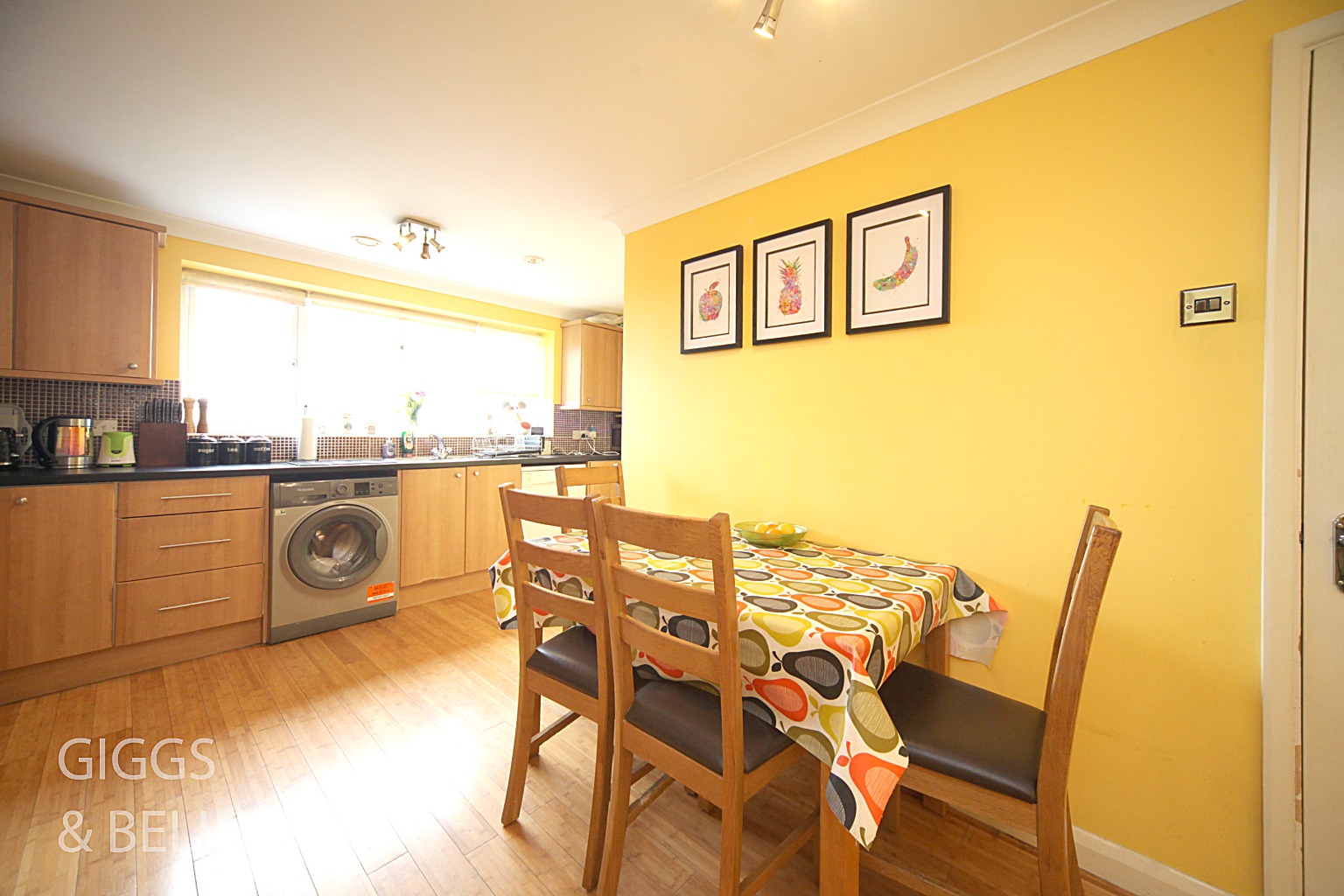 2 bed terraced house for sale in Fermor Crescent, Luton 4