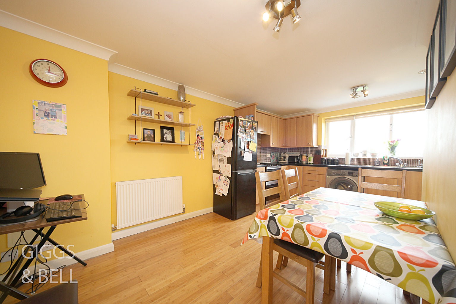2 bed terraced house for sale in Fermor Crescent, Luton 3