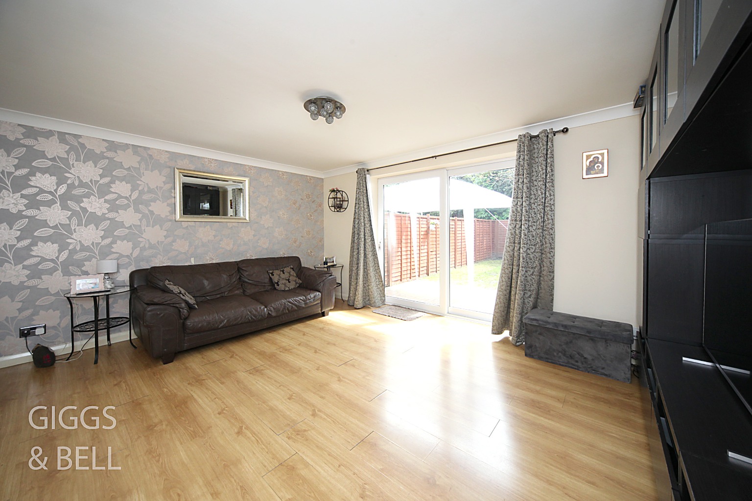 2 bed terraced house for sale in Fermor Crescent, Luton 1