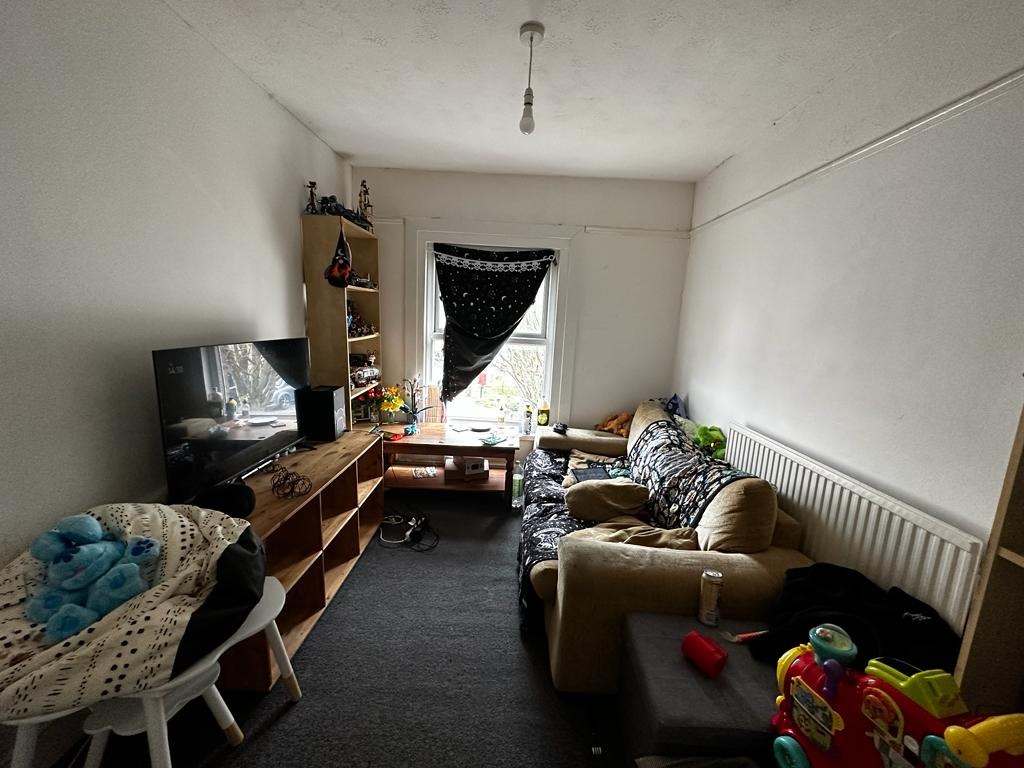 3 bed end of terrace house for sale in Edward Street, Luton 1