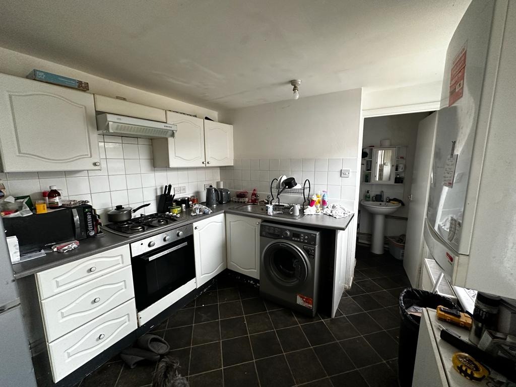 3 bed end of terrace house for sale in Edward Street, Luton 7