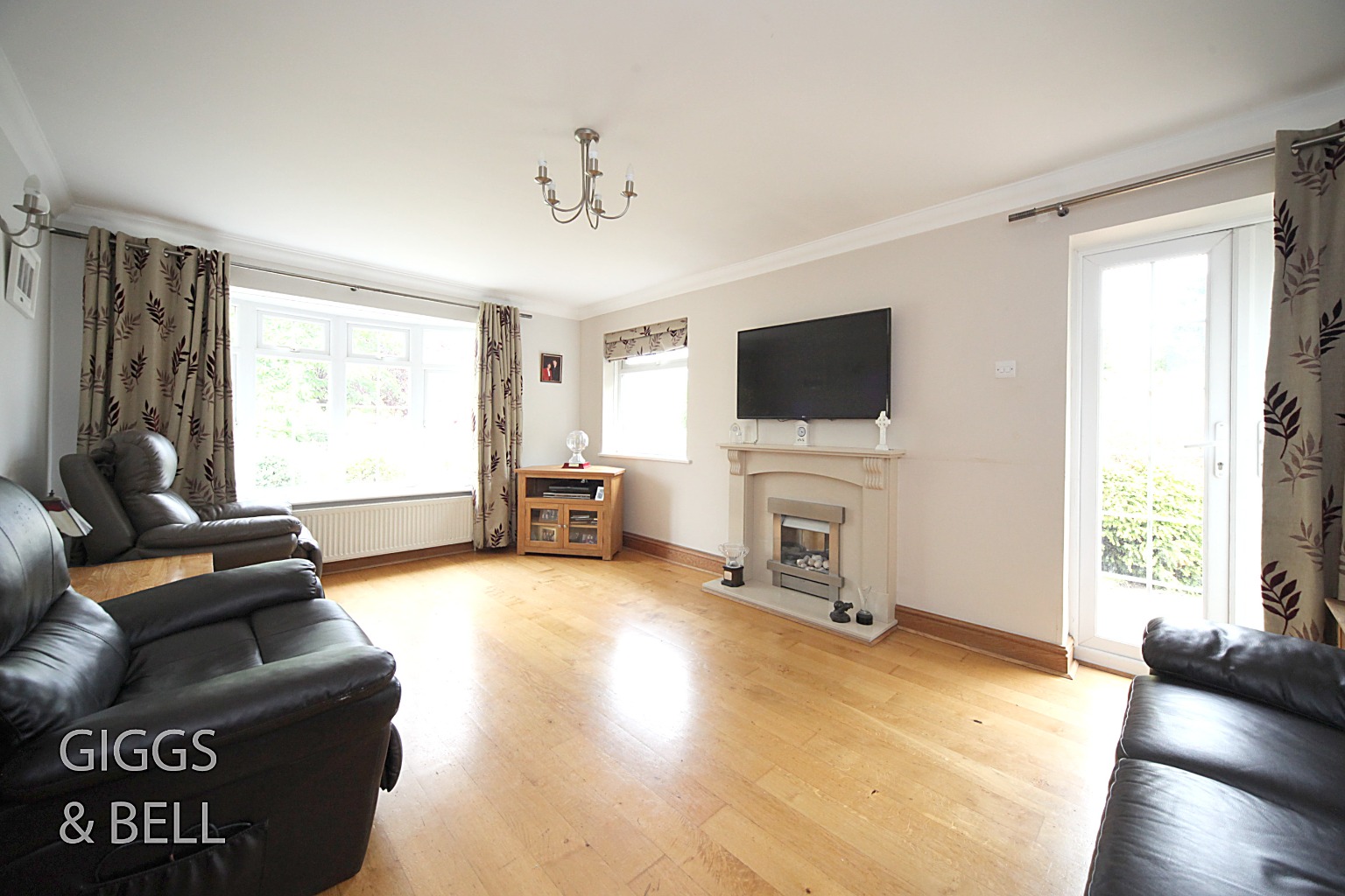 3 bed detached bungalow for sale in Sedbury Close, Luton  - Property Image 4