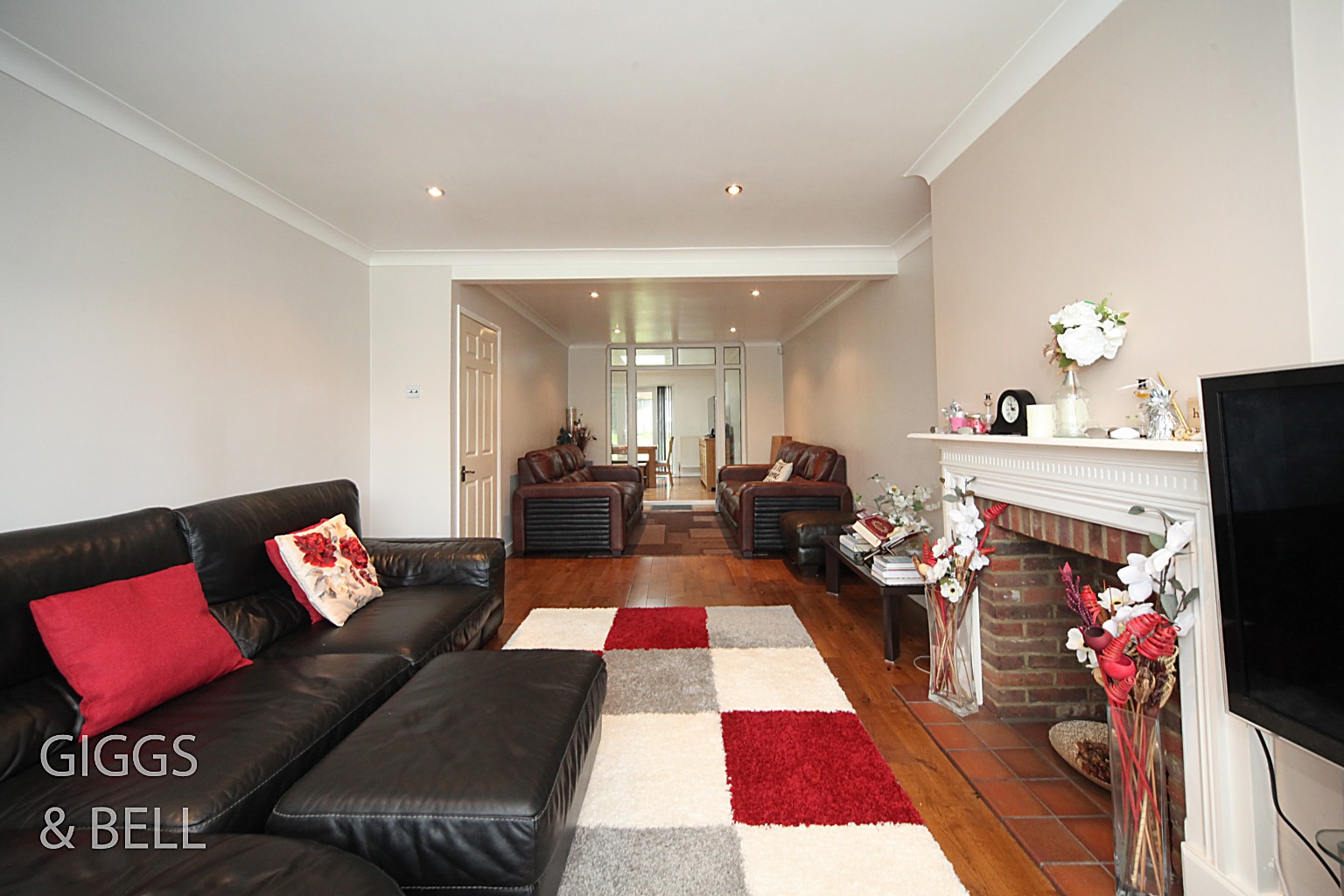 3 bed semi-detached house for sale in Oakley Road, Luton  - Property Image 2