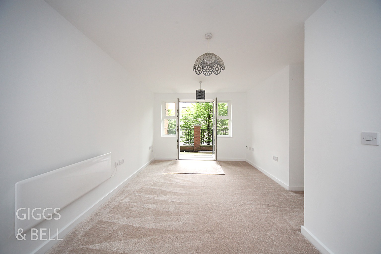 2 bed ground floor flat for sale in Holly Street, Luton  - Property Image 2