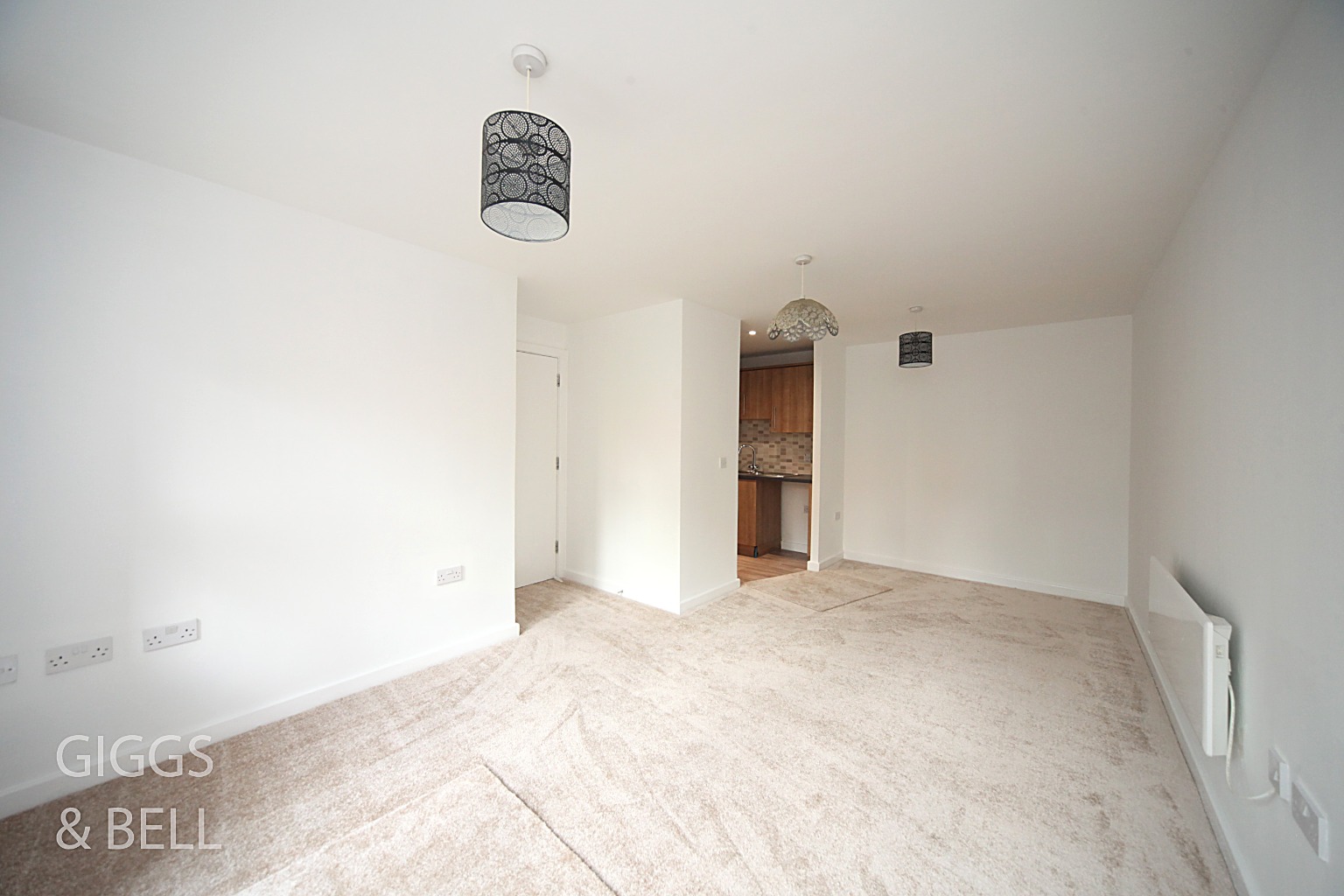 2 bed ground floor flat for sale in Holly Street, Luton 4
