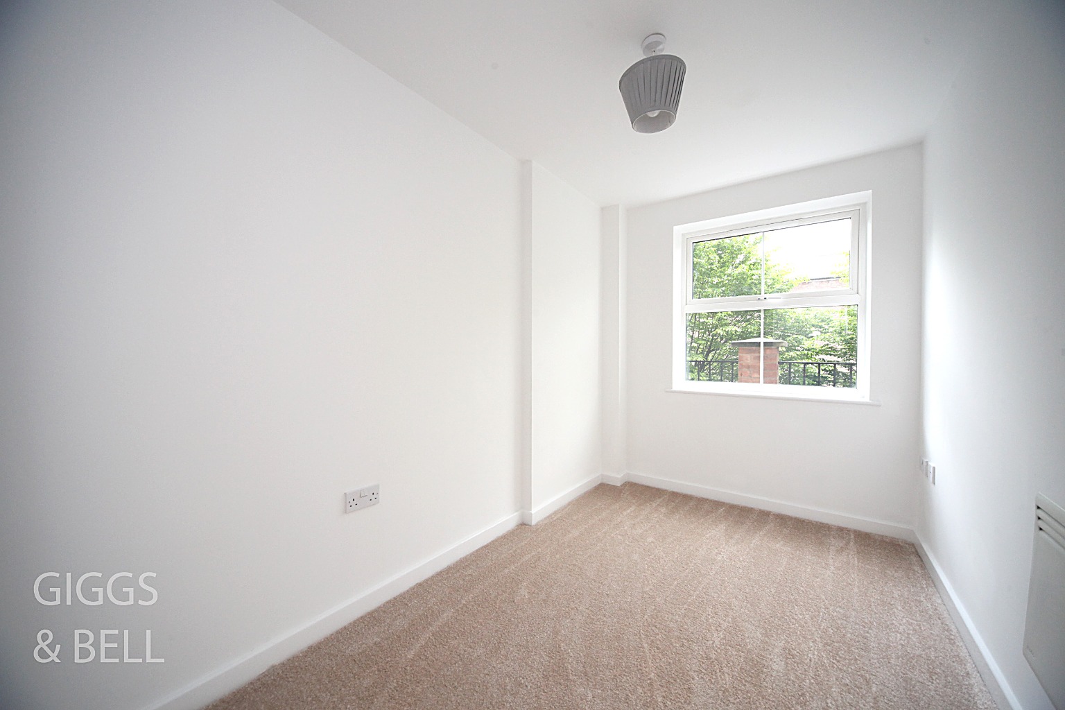 2 bed ground floor flat for sale in Holly Street, Luton 9