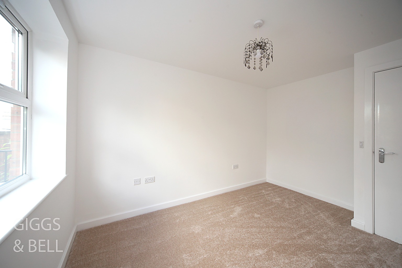 2 bed ground floor flat for sale in Holly Street, Luton 11
