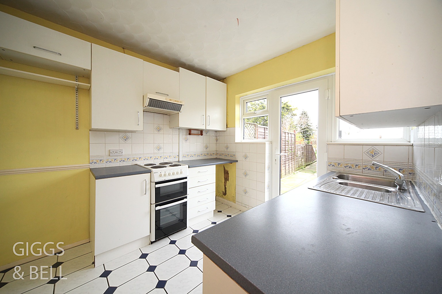 2 bed semi-detached house for sale in Peartree Road, Luton 6
