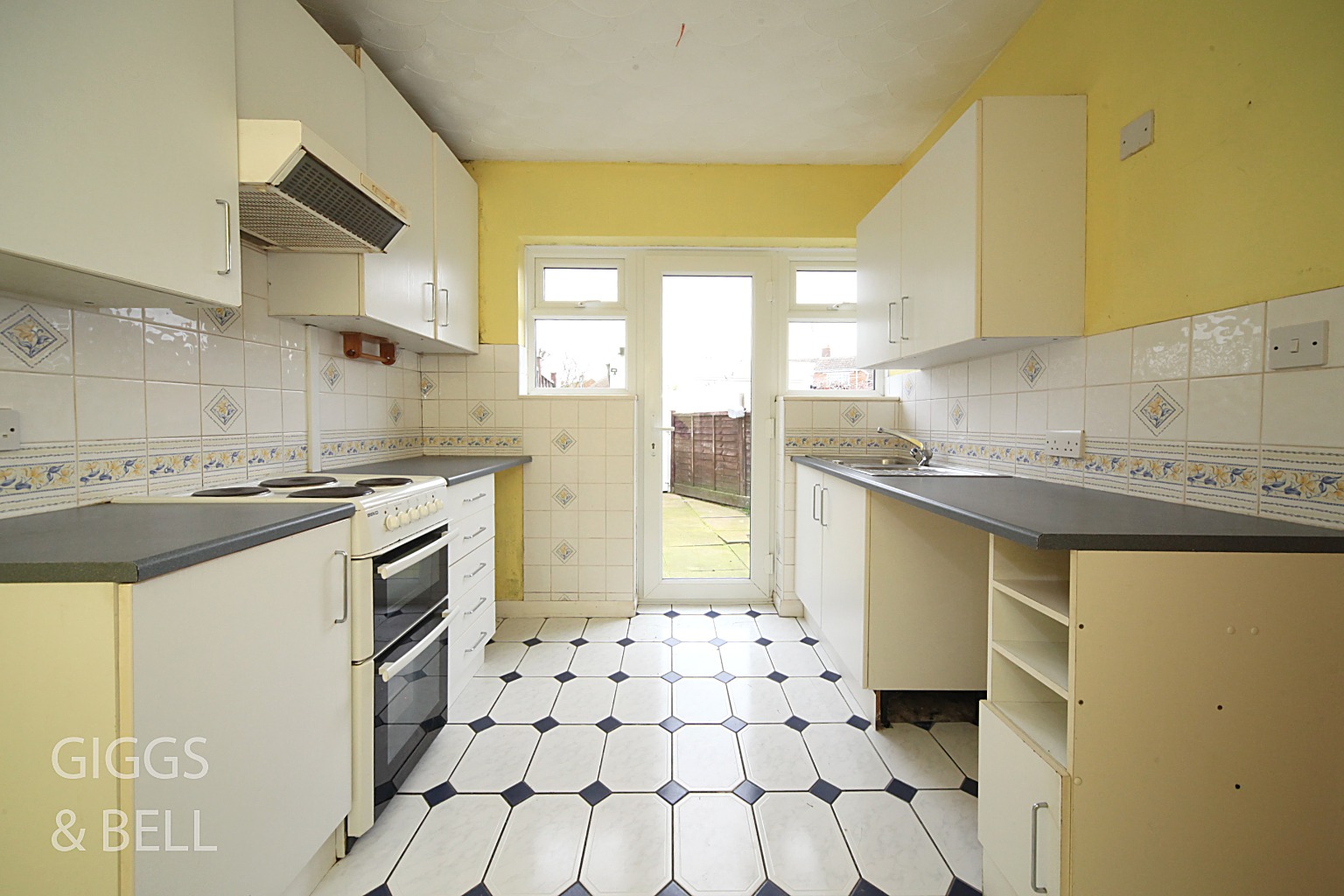 2 bed semi-detached house for sale in Peartree Road, Luton  - Property Image 5