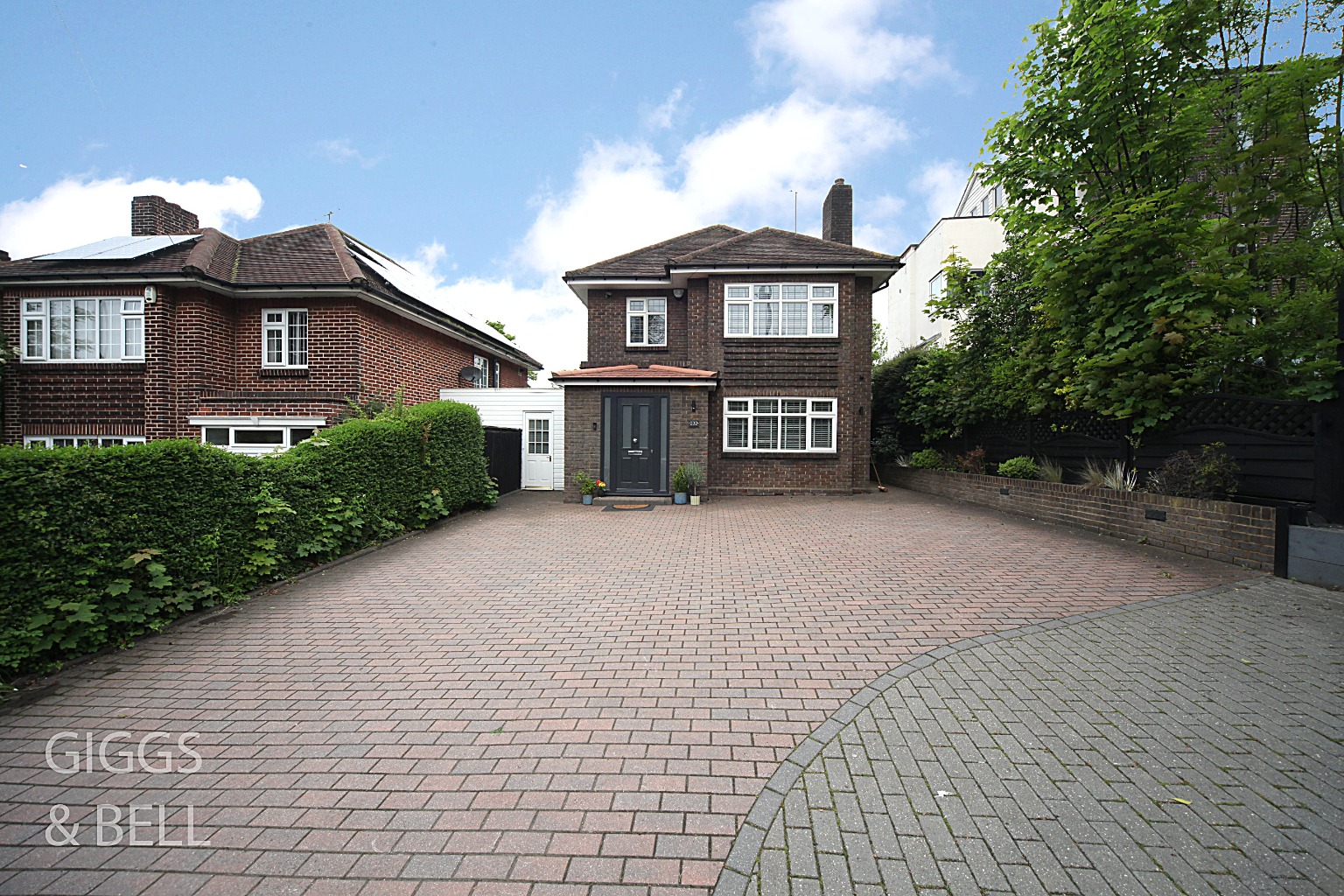 4 bed detached house for sale in Stockingstone Road, Luton  - Property Image 1