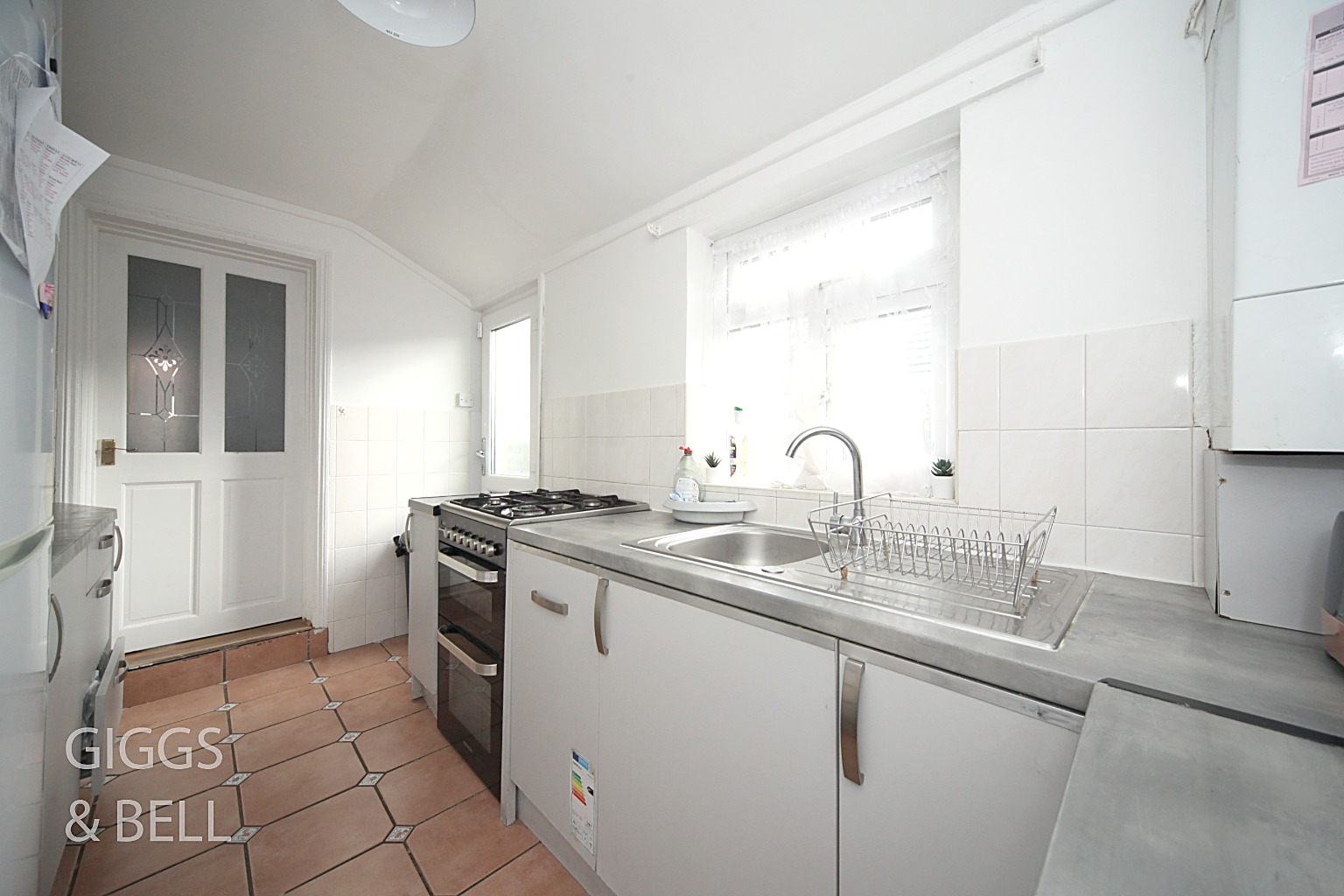 2 bed terraced house for sale in Dane Road, Luton 4