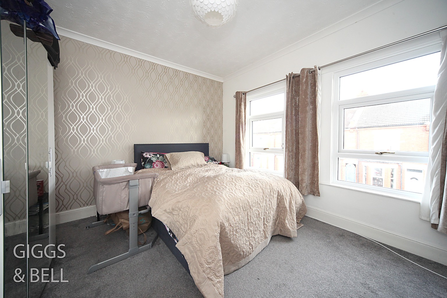 2 bed terraced house for sale in Dane Road, Luton 5