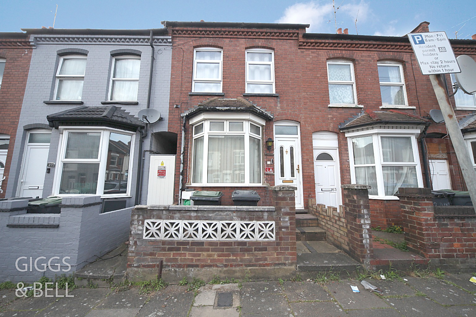 2 bed terraced house for sale in Dane Road, Luton, LU3 