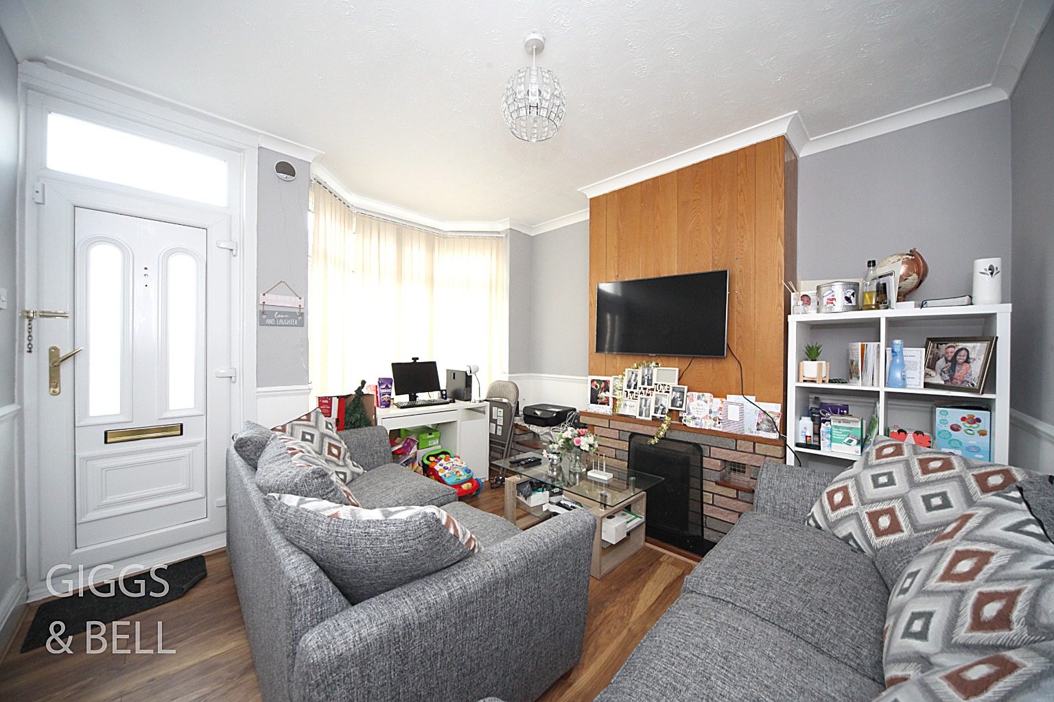 2 bed terraced house for sale in Dane Road, Luton 2