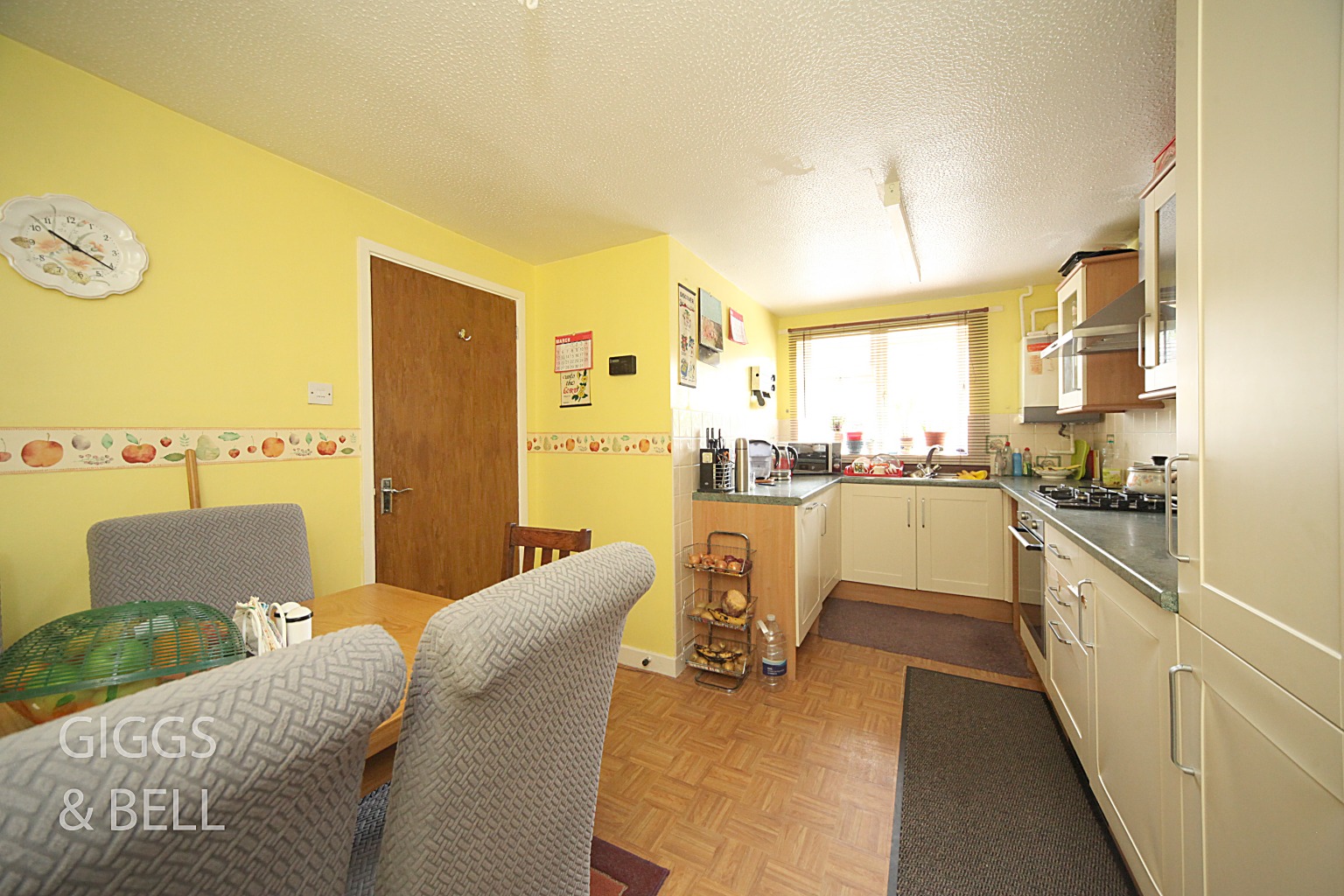 3 bed end of terrace house for sale in Holkham Close, Luton 6