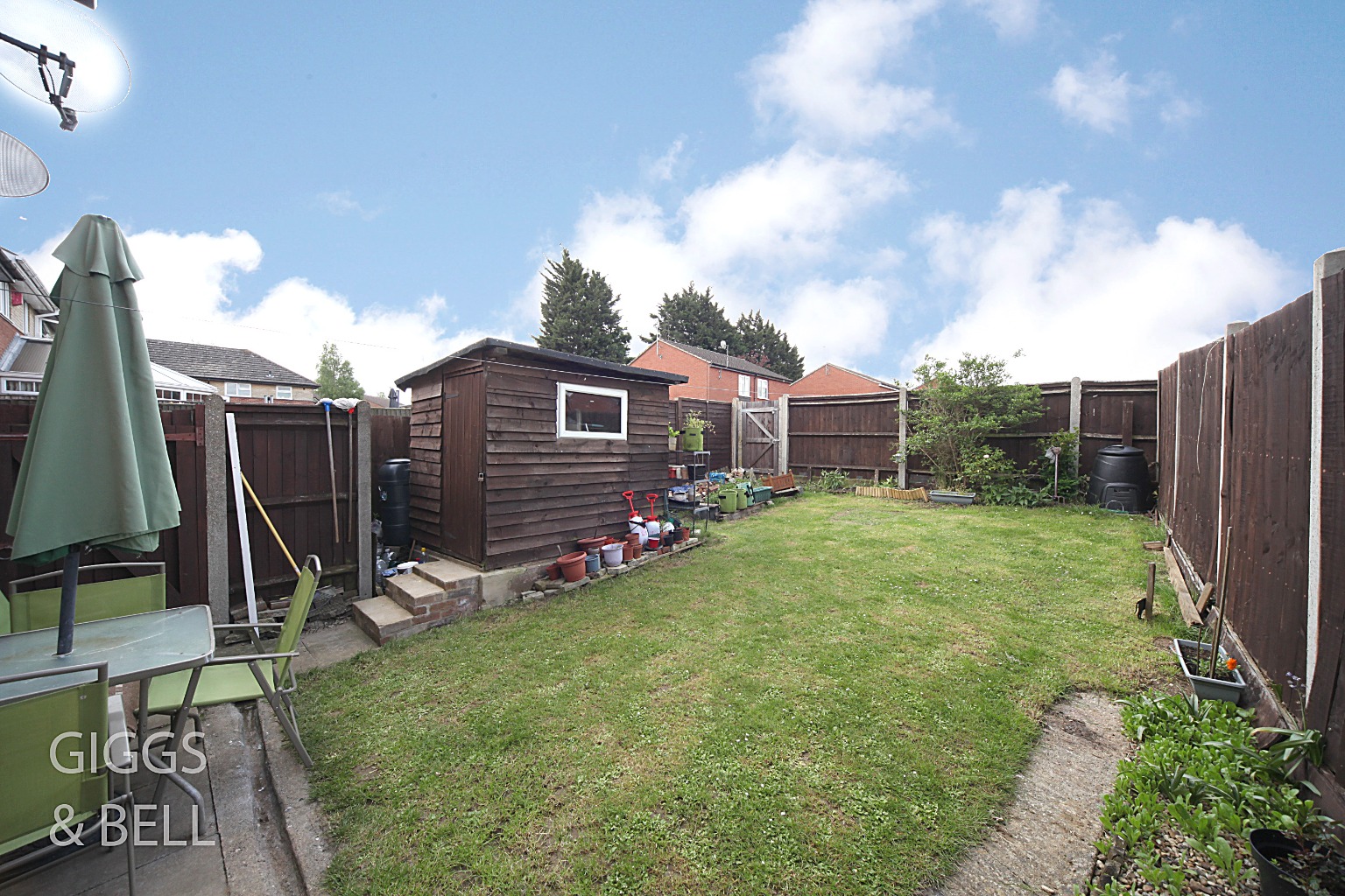 3 bed end of terrace house for sale in Holkham Close, Luton 14