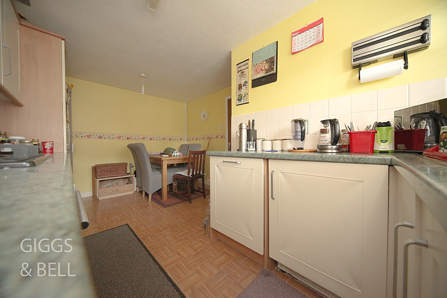 3 bed end of terrace house for sale in Holkham Close, Luton 5