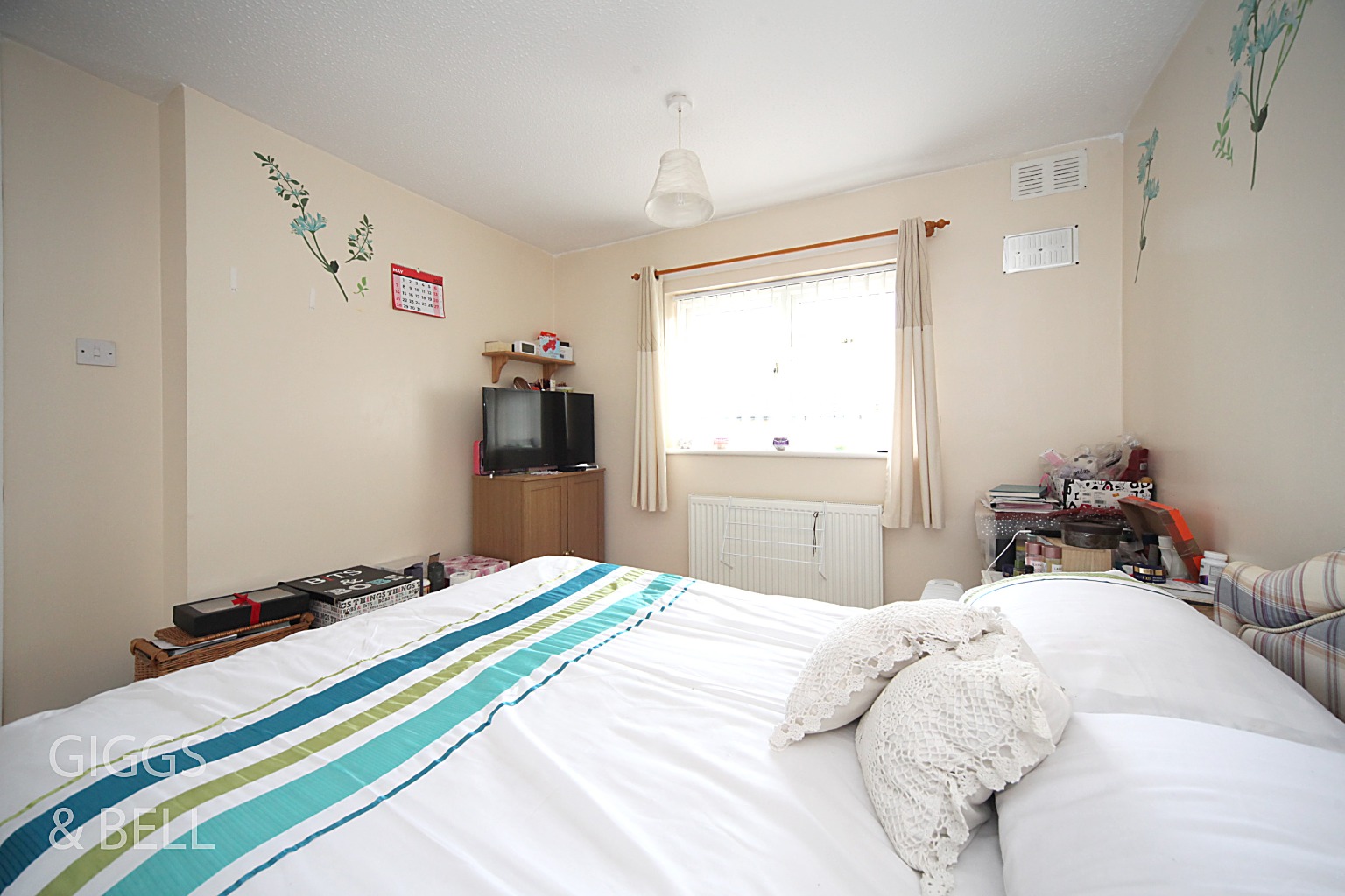 3 bed end of terrace house for sale in Holkham Close, Luton 8
