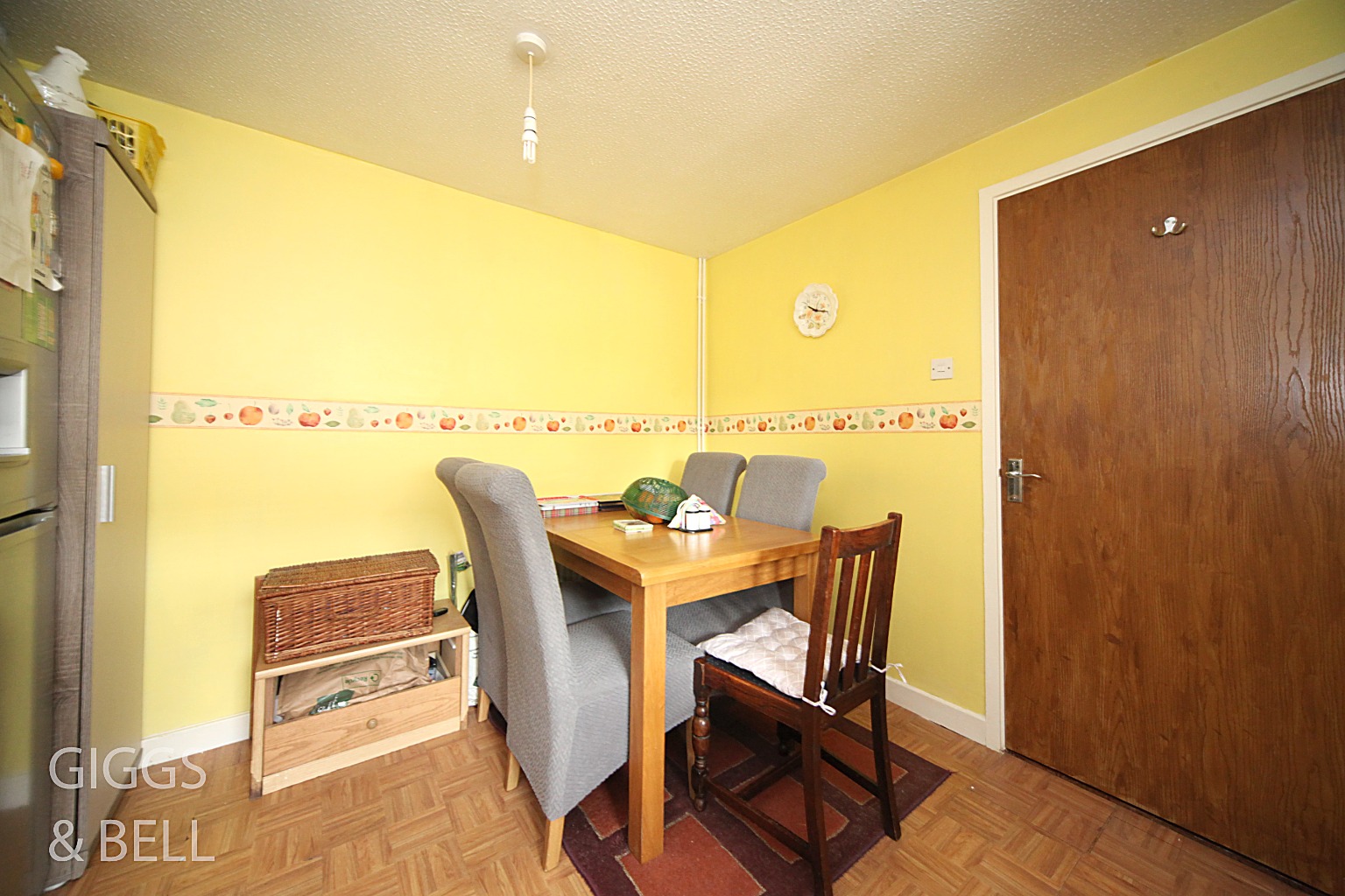 3 bed end of terrace house for sale in Holkham Close, Luton  - Property Image 4