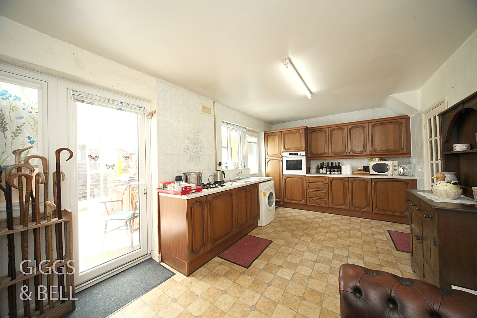 3 bed terraced house for sale in Whipperley Way, Luton 5