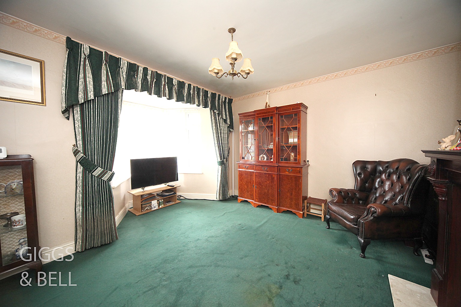 3 bed terraced house for sale in Whipperley Way, Luton 3