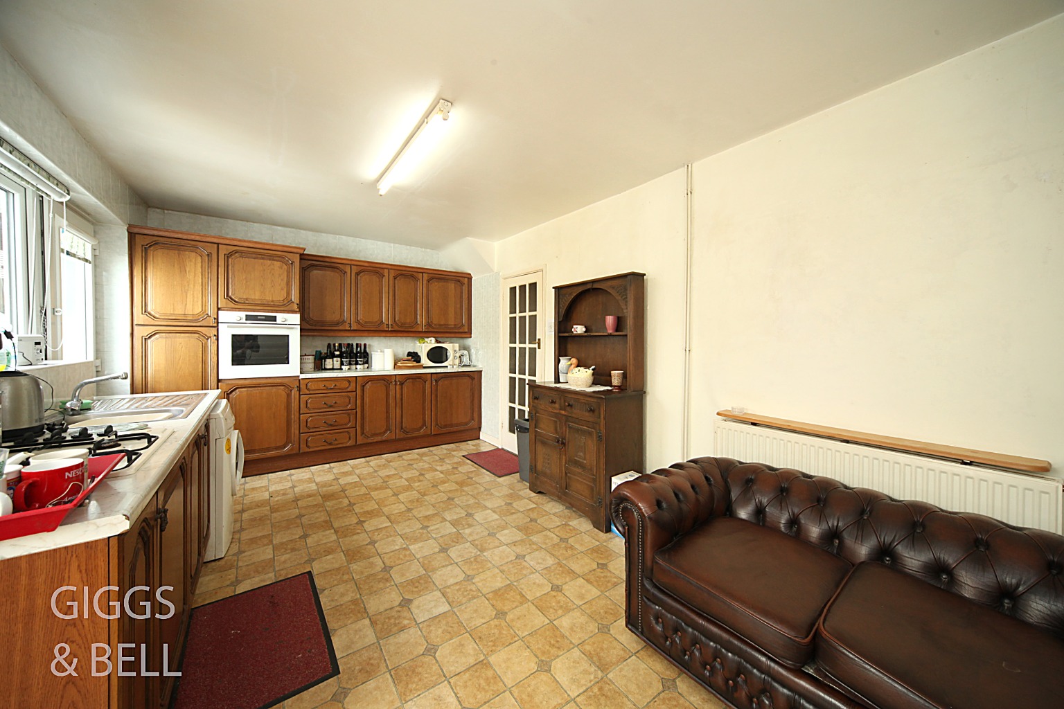 3 bed terraced house for sale in Whipperley Way, Luton  - Property Image 2
