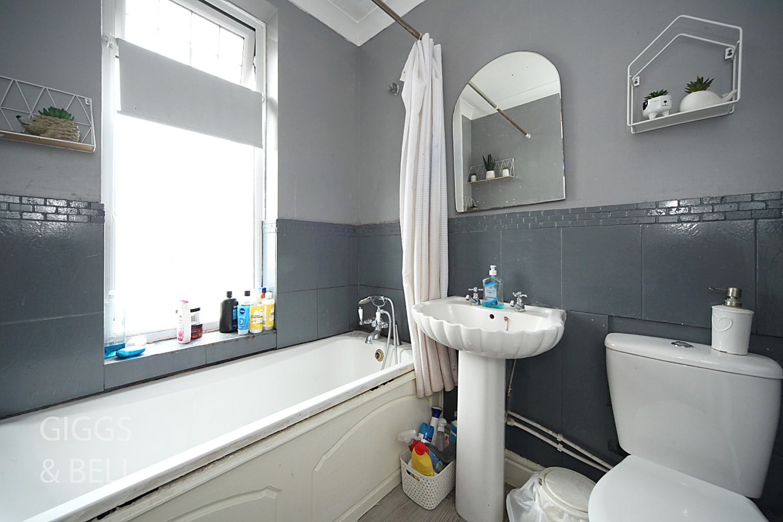 4 bed semi-detached house for sale in Alton Road, Luton  - Property Image 14