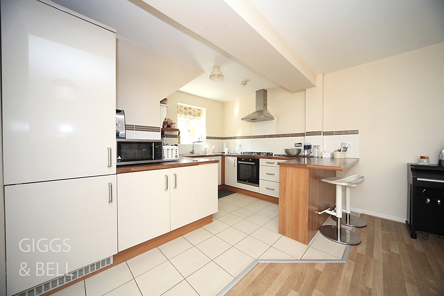 4 bed semi-detached house for sale in Hart Hill Lane, Luton  - Property Image 5