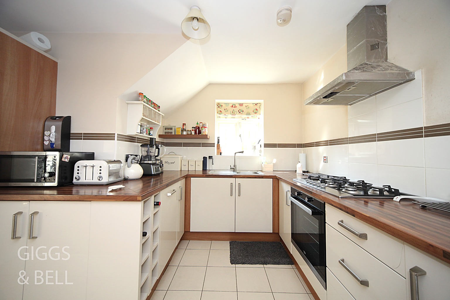 4 bed semi-detached house for sale in Hart Hill Lane, Luton  - Property Image 6