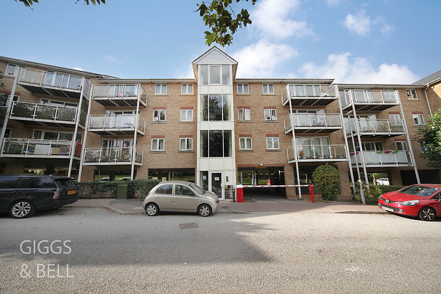 2 bed flat for sale in Foxglove Way, Luton 0