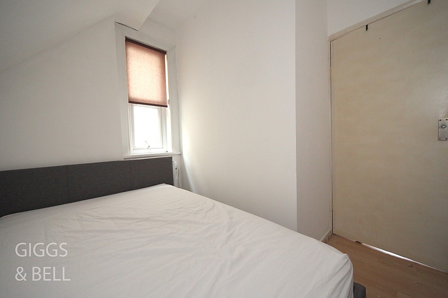 1 bed flat for sale in Crescent Road, Luton  - Property Image 9