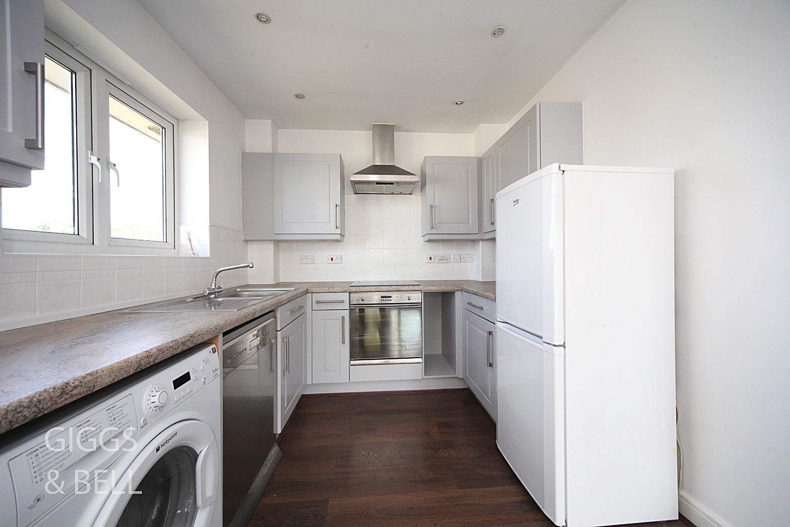 2 bed flat for sale in Foxglove Way, Luton 6