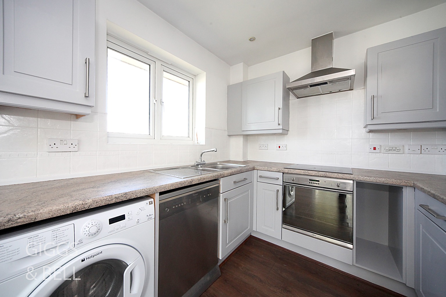 2 bed flat for sale in Foxglove Way, Luton 5