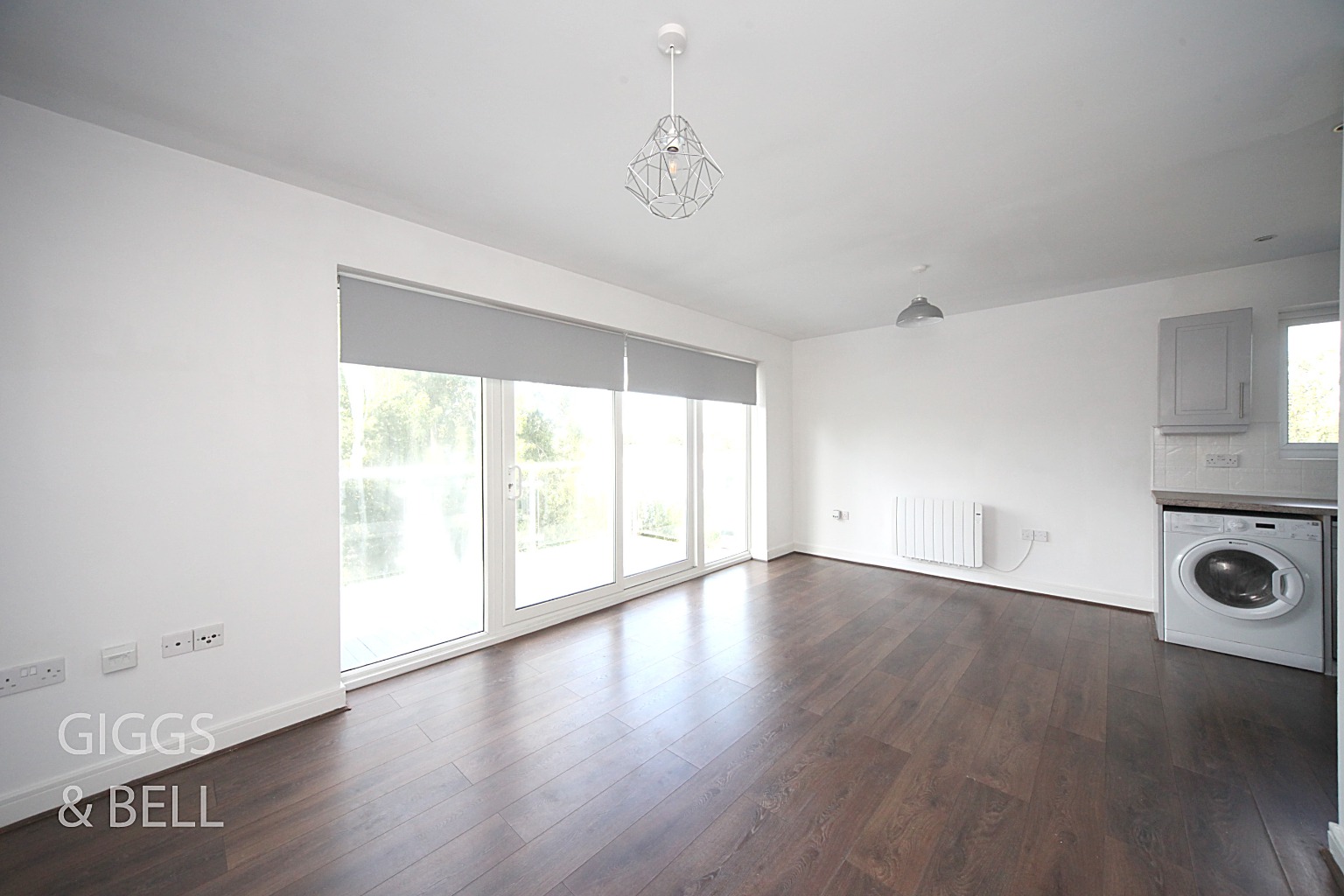 2 bed flat for sale in Foxglove Way, Luton 2