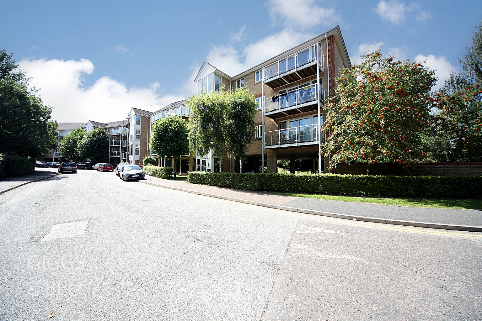 2 bed flat for sale in Foxglove Way, Luton - Property Image 1