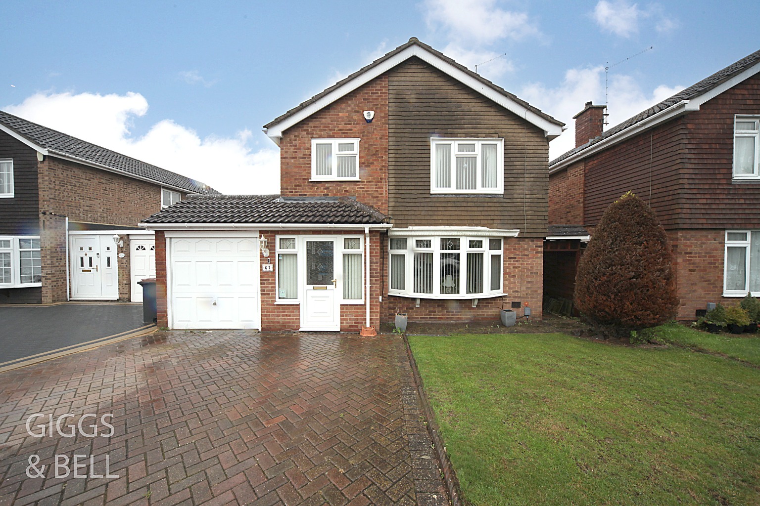 4 bed detached house for sale in Turnpike Drive, Luton  - Property Image 1
