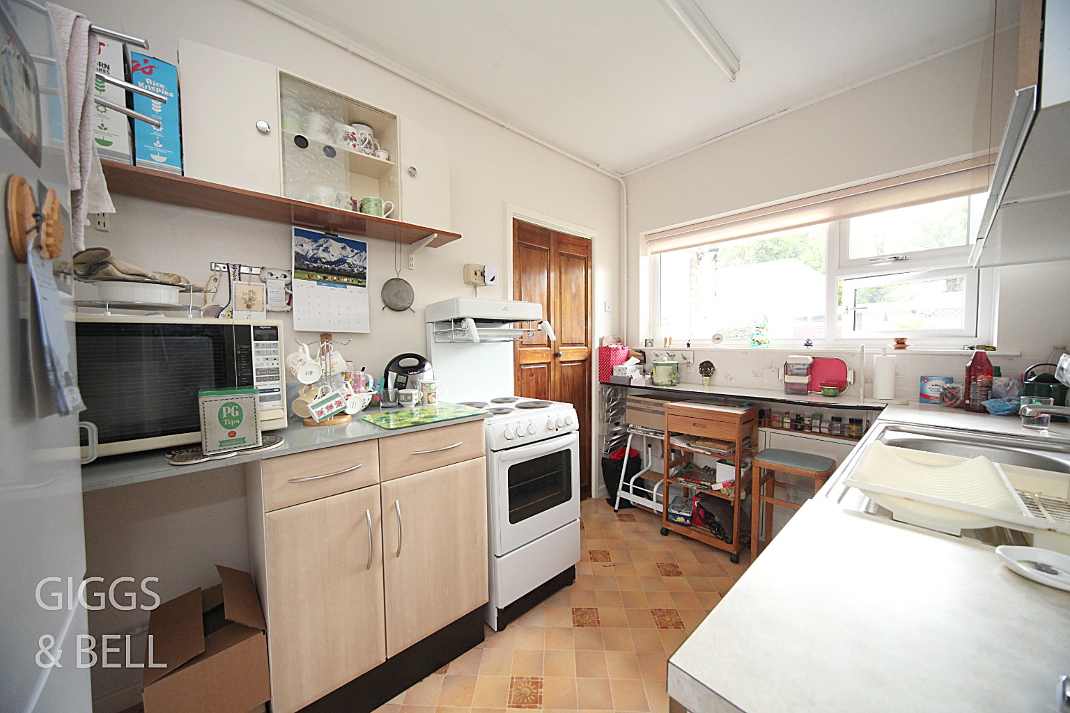 2 bed bungalow for sale in Tintagel Close, Luton 5