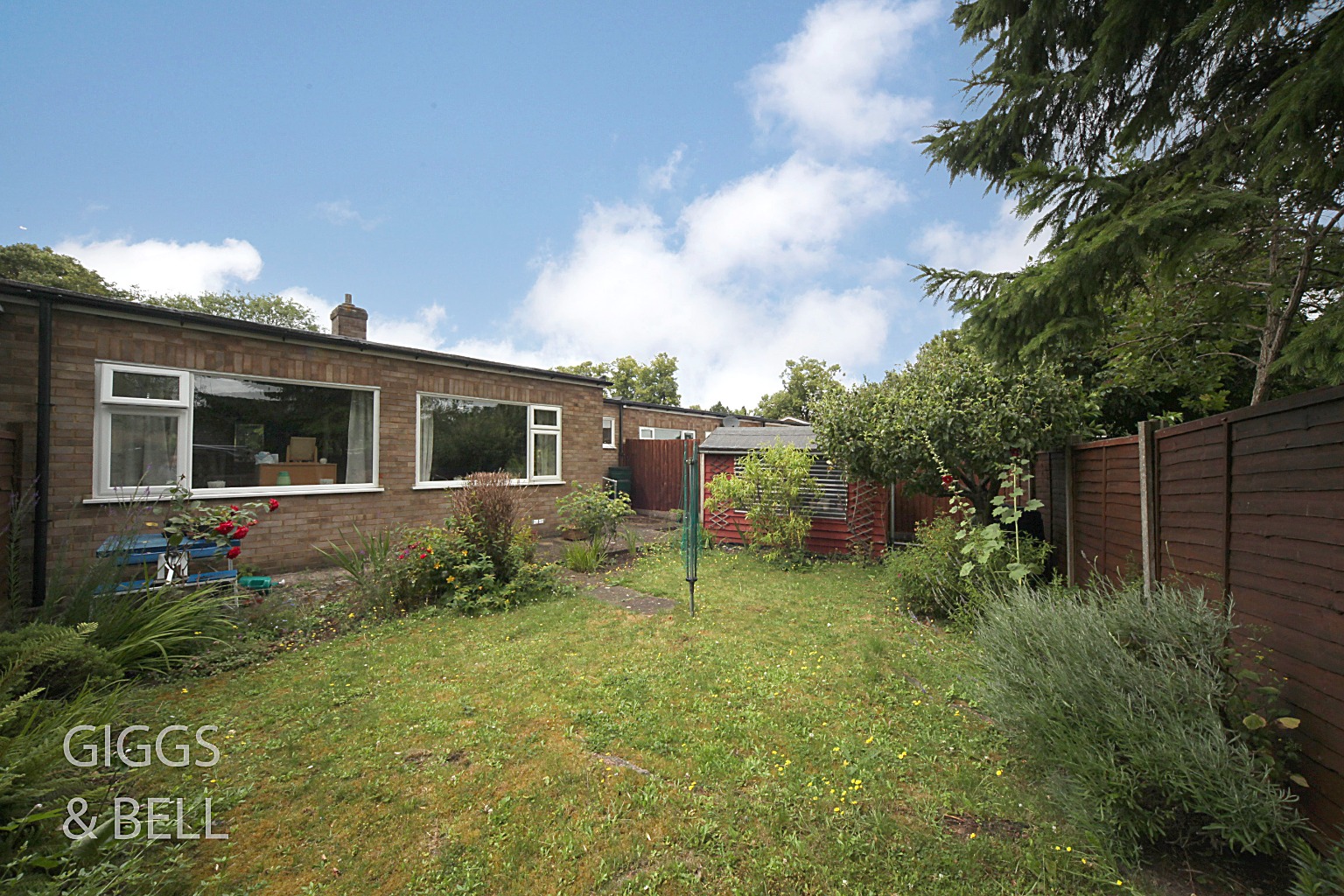 2 bed bungalow for sale in Tintagel Close, Luton 13